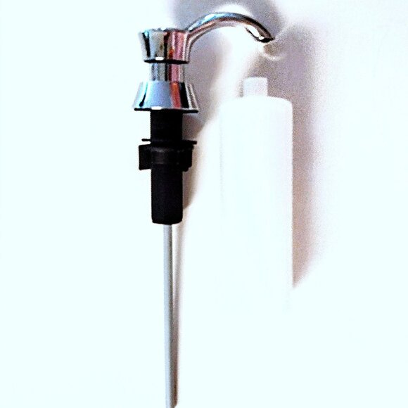 Delta Hazelwood Pull-Down Chrome Kitchen Faucet w/Soap Dispenser ~ NEW! O.B. - Picture 12 of 16